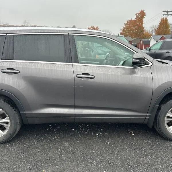 used 2015 Toyota Highlander car, priced at $14,495