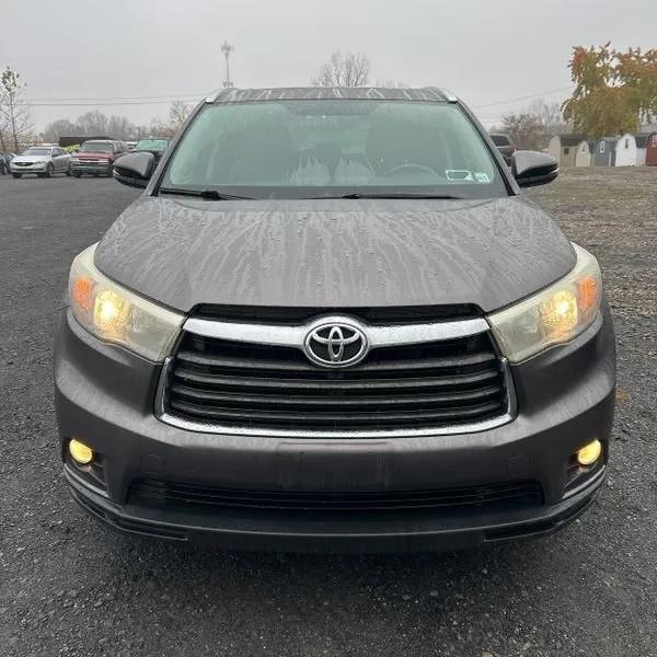 used 2015 Toyota Highlander car, priced at $14,495