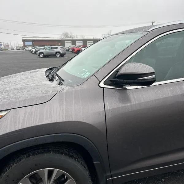 used 2015 Toyota Highlander car, priced at $14,495