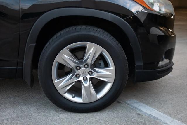 used 2015 Toyota Highlander Hybrid car, priced at $18,495