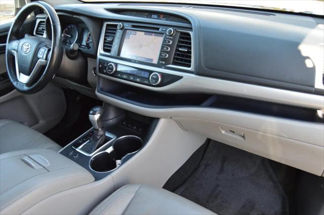 used 2015 Toyota Highlander car, priced at $10,495