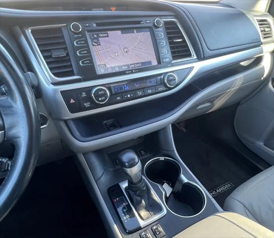 used 2015 Toyota Highlander car, priced at $10,495