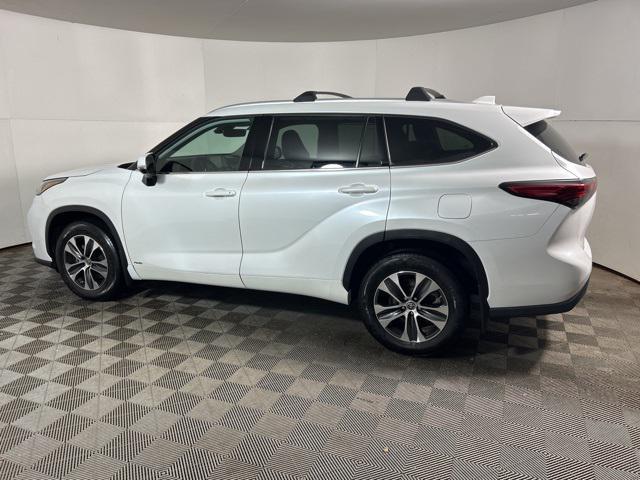 used 2022 Toyota Highlander Hybrid car, priced at $41,915