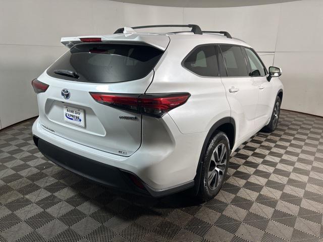 used 2022 Toyota Highlander Hybrid car, priced at $41,915