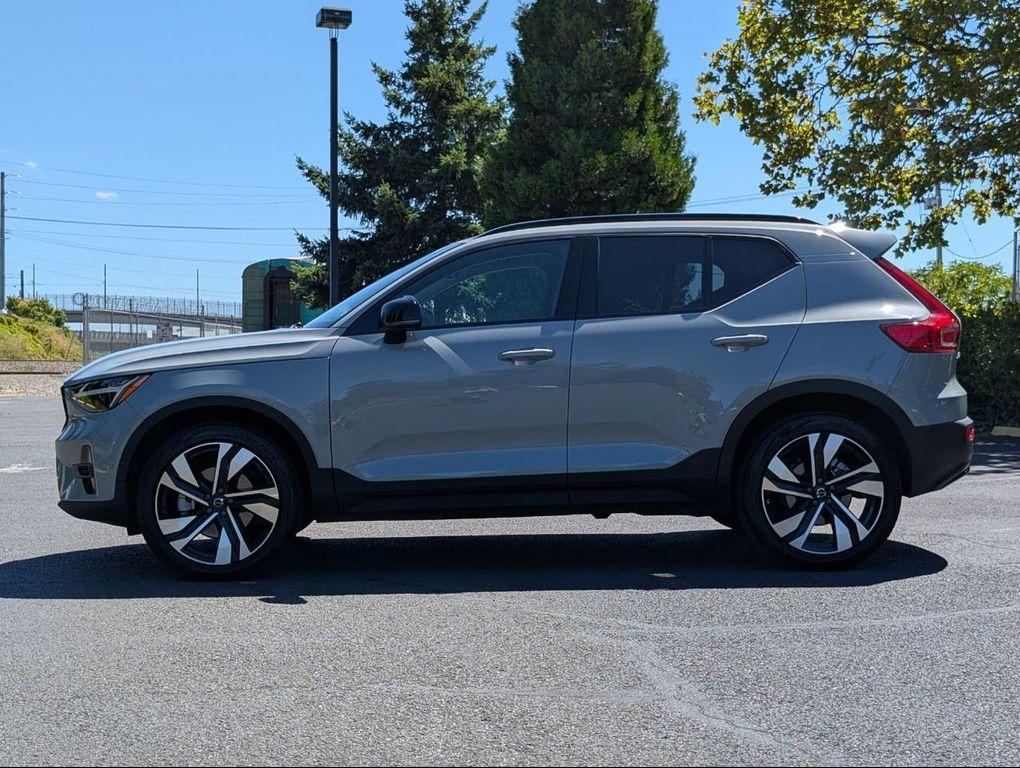 used 2025 Volvo XC40 car, priced at $35,800
