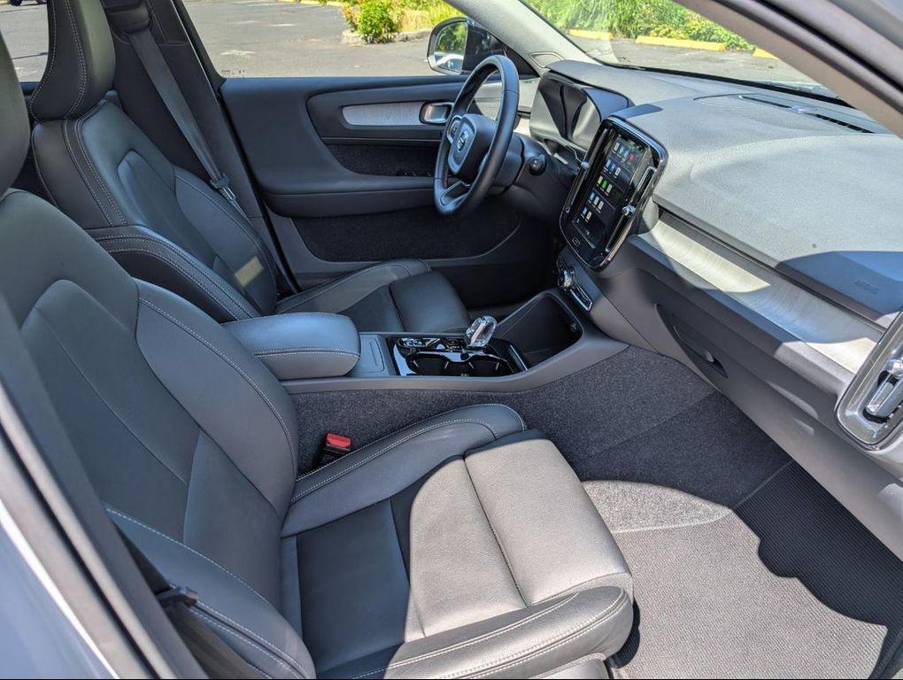 used 2025 Volvo XC40 car, priced at $35,800