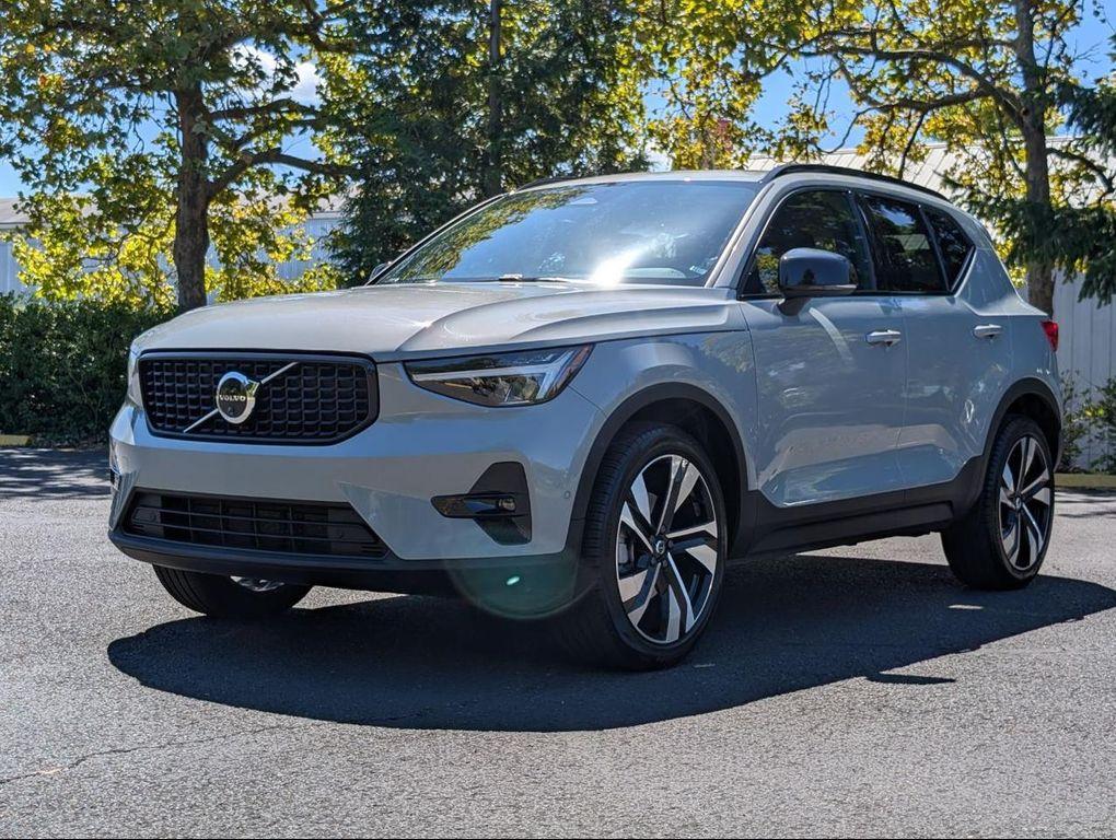 used 2025 Volvo XC40 car, priced at $35,800