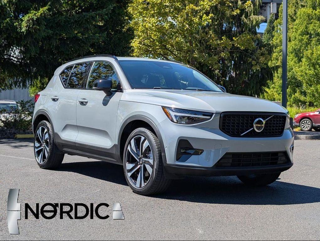 used 2025 Volvo XC40 car, priced at $35,800