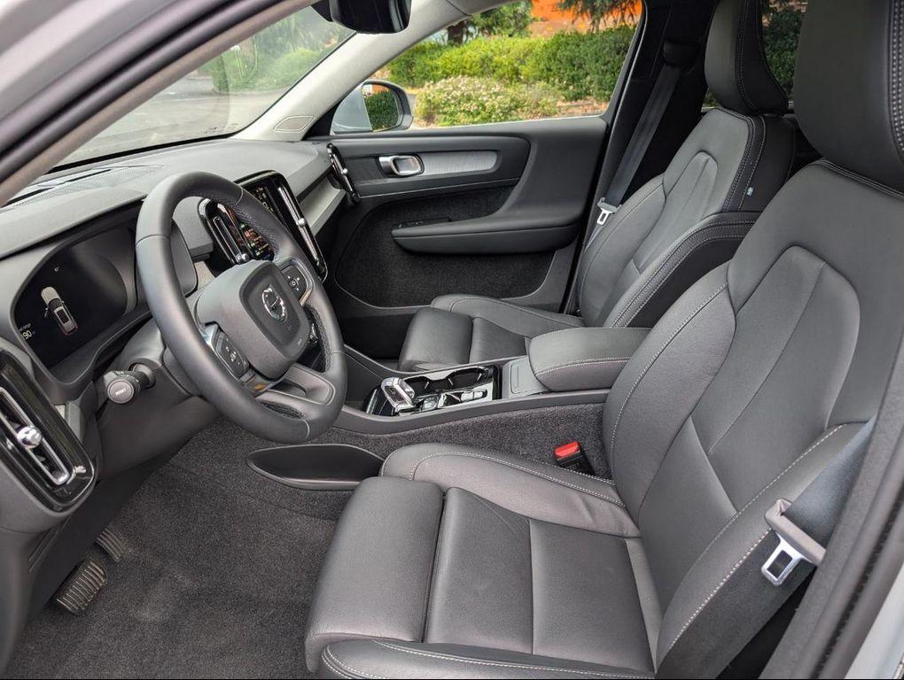 used 2025 Volvo XC40 car, priced at $35,800