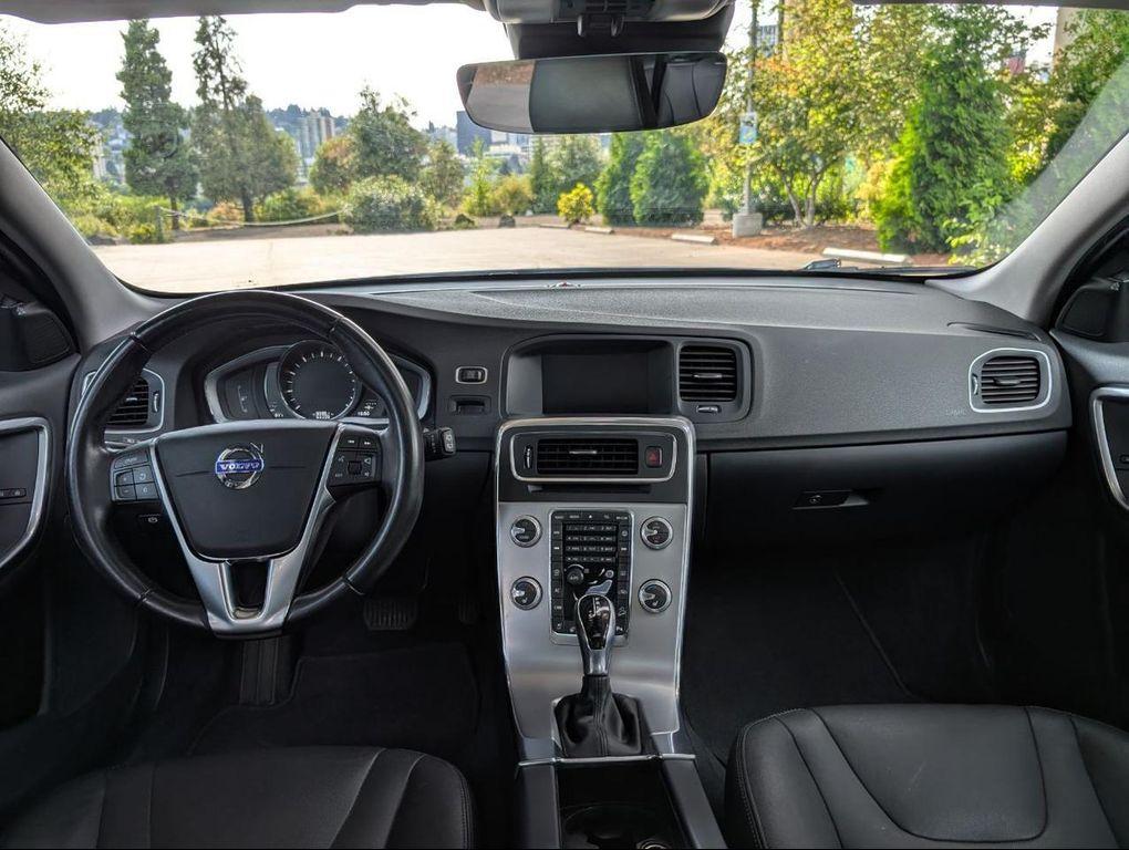 used 2018 Volvo V60 Cross Country car, priced at $23,600