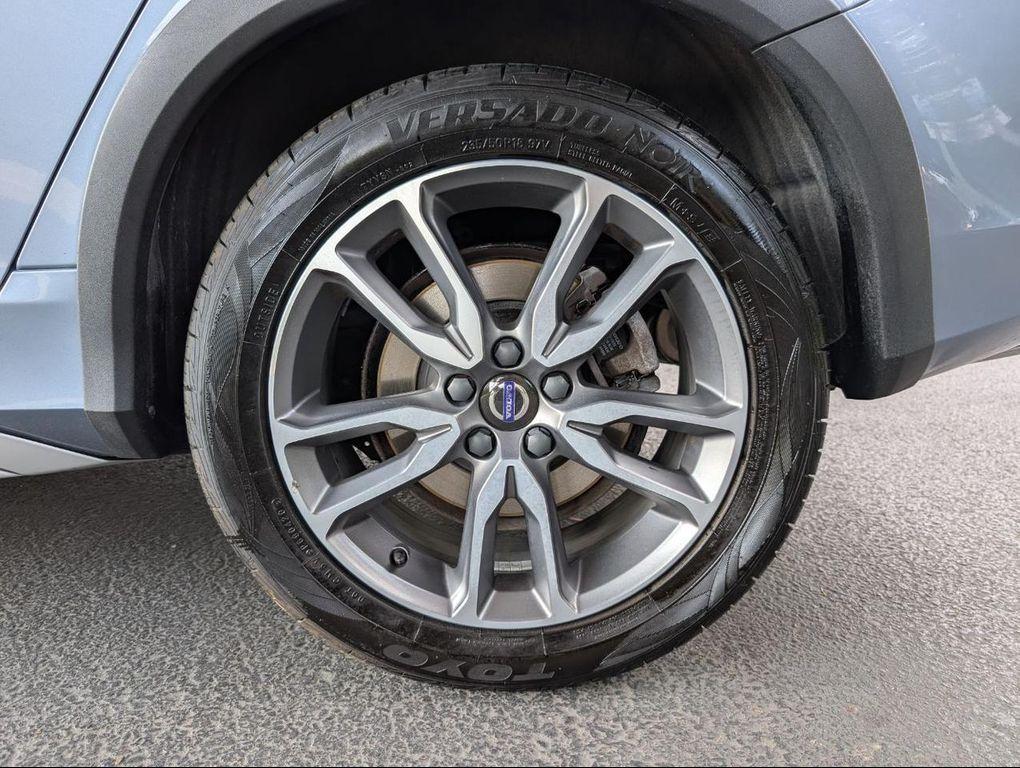 used 2018 Volvo V60 Cross Country car, priced at $23,600