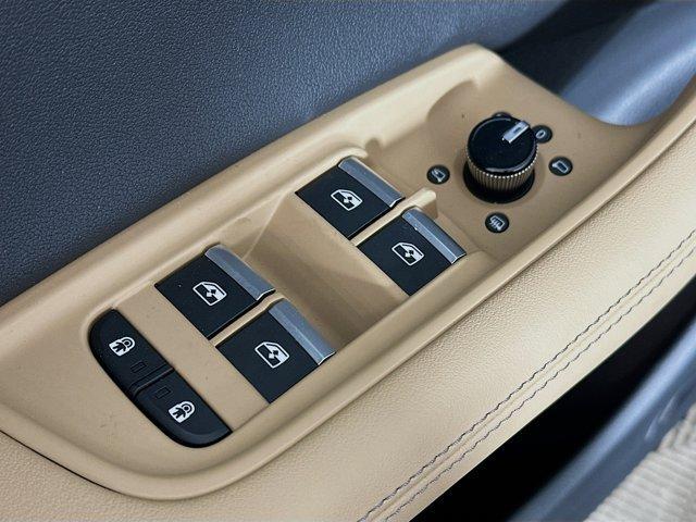 new 2025 Audi Q8 car