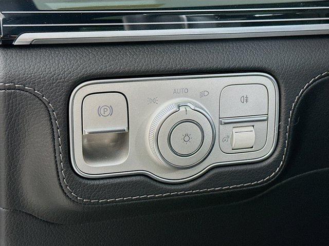 new 2026 Mercedes-Benz GLS 580 car