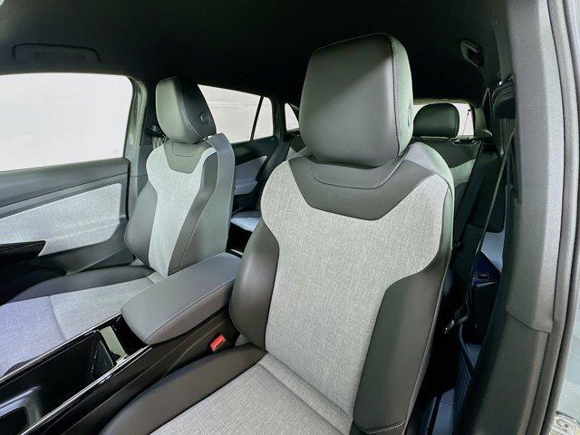 new 2025 Volkswagen ID.4 car, priced at $43,655