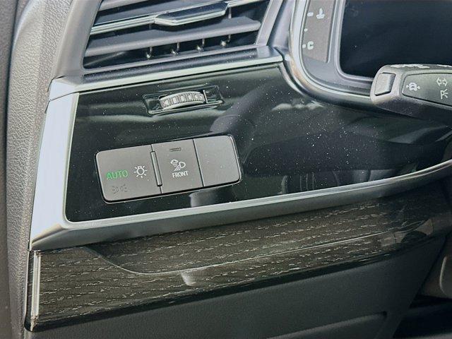 new 2025 Audi Q7 car, priced at $75,395