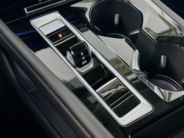 new 2025 Volkswagen Atlas car, priced at $40,554