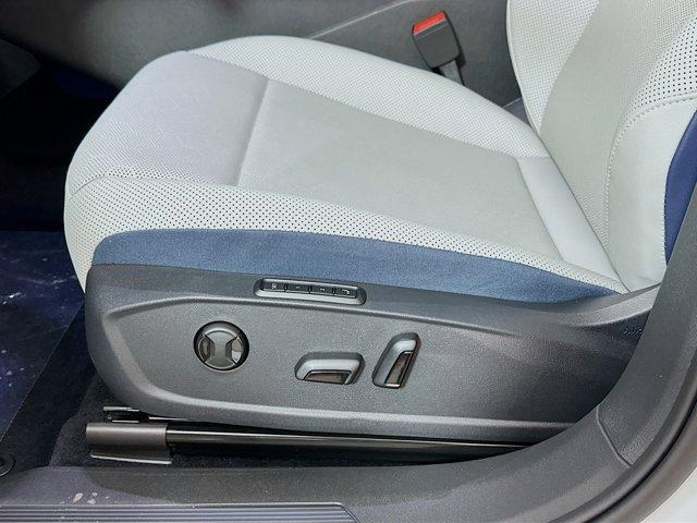 new 2025 Volkswagen ID.4 car