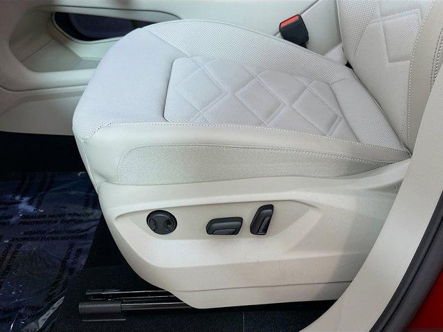 new 2025 Volkswagen Atlas car, priced at $47,135