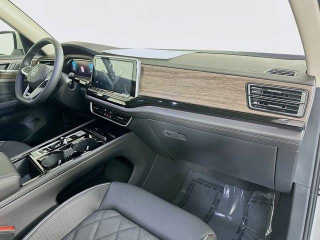 new 2025 Volkswagen Atlas car, priced at $55,010