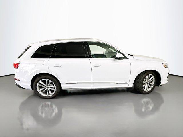 new 2025 Audi Q7 car, priced at $77,106