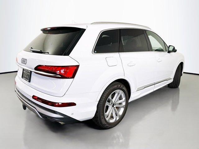 new 2025 Audi Q7 car, priced at $77,106