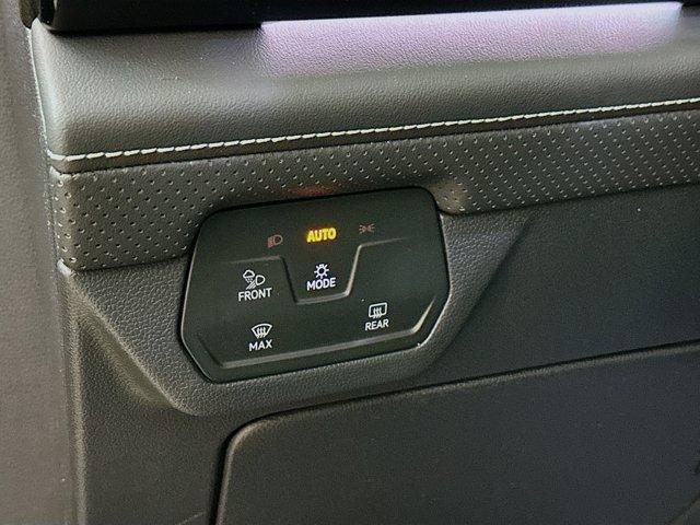 new 2025 Volkswagen Atlas car, priced at $53,901