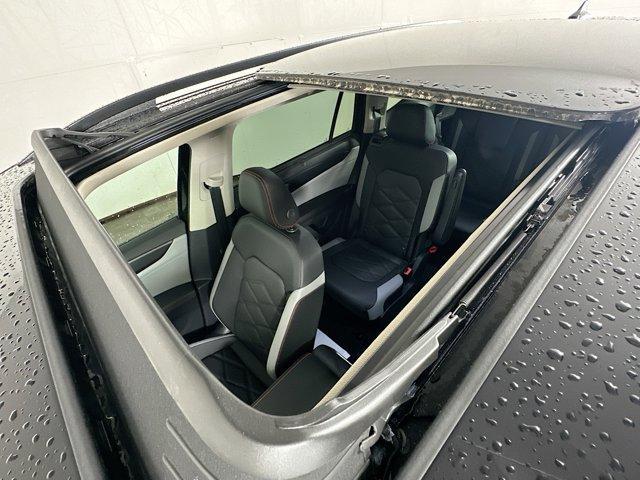 new 2025 Volkswagen Atlas car, priced at $48,250