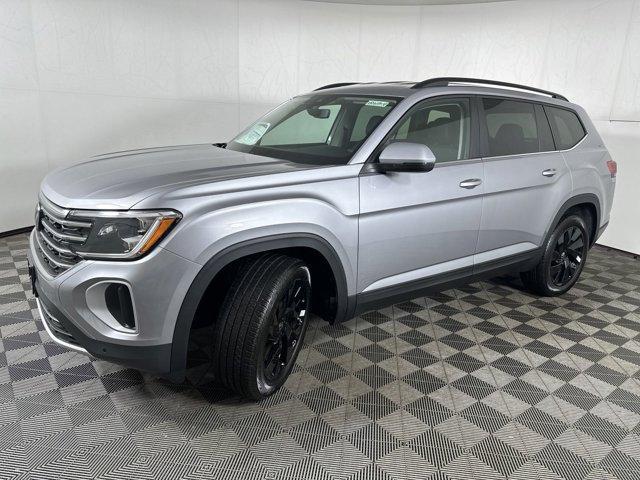 new 2024 Volkswagen Atlas car, priced at $45,300