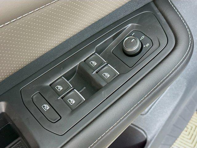 new 2025 Volkswagen Atlas car, priced at $51,306
