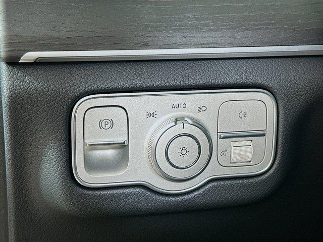 new 2025 Mercedes-Benz GLS 450 car, priced at $94,660