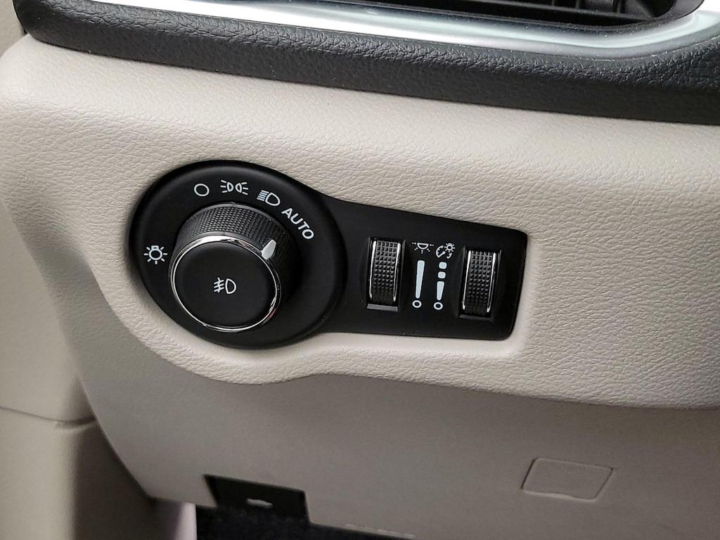 used 2023 Chrysler Pacifica car, priced at $33,998