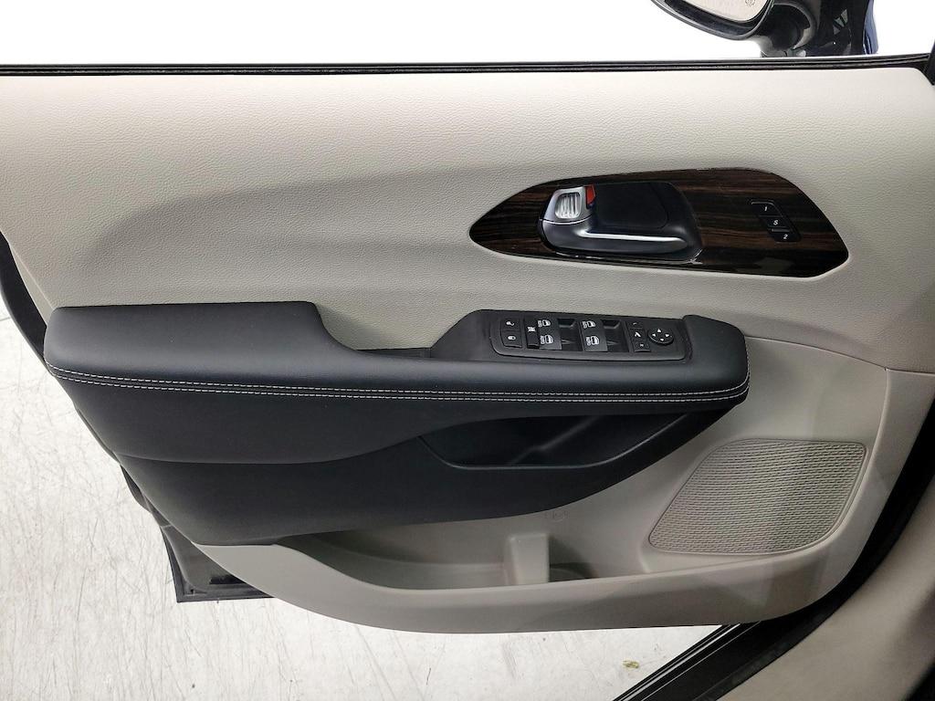 used 2023 Chrysler Pacifica car, priced at $33,998