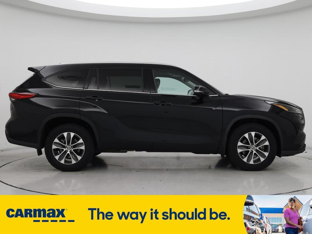 used 2022 Toyota Highlander car, priced at $36,998