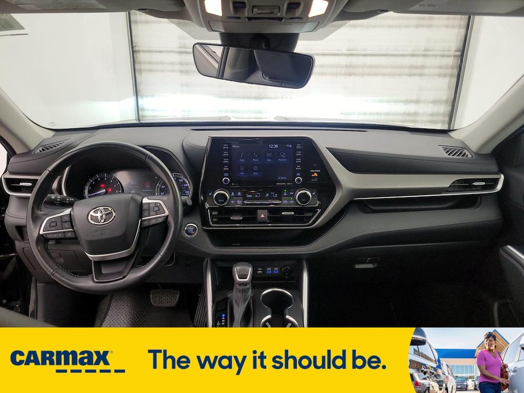 used 2022 Toyota Highlander car, priced at $36,998