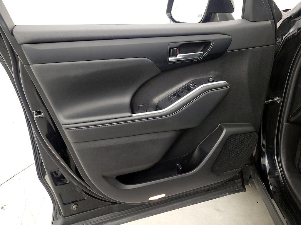 used 2022 Toyota Highlander car, priced at $36,998