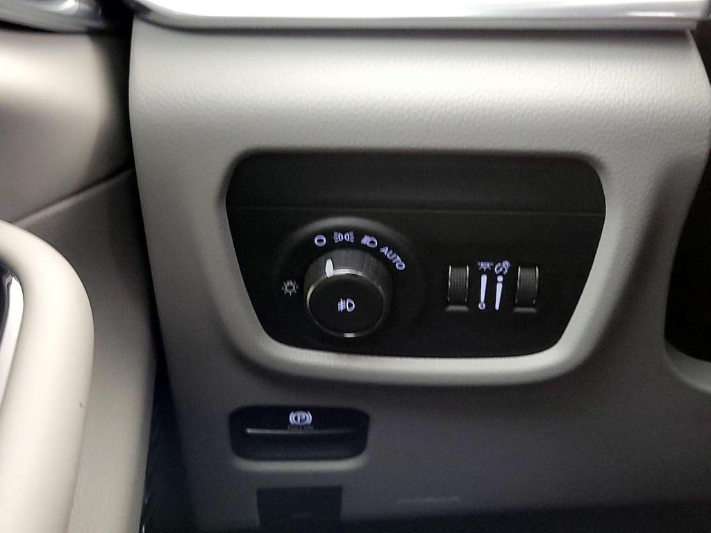 used 2023 Jeep Grand Cherokee car, priced at $38,998