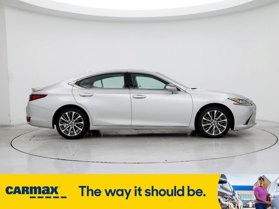 used 2019 Lexus ES 300h car, priced at $27,998