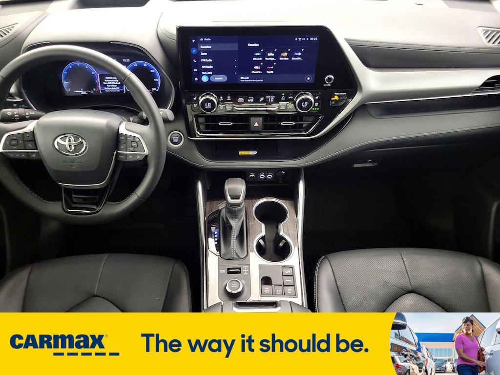 used 2024 Toyota Highlander car, priced at $48,998