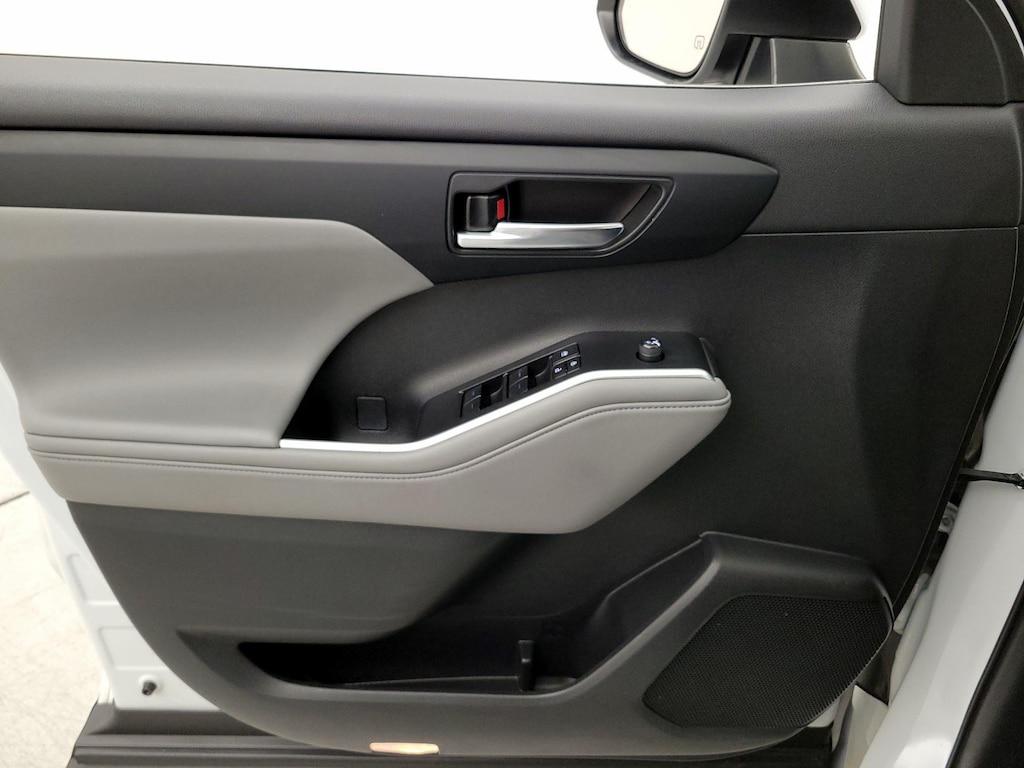 used 2022 Toyota Highlander car, priced at $36,998