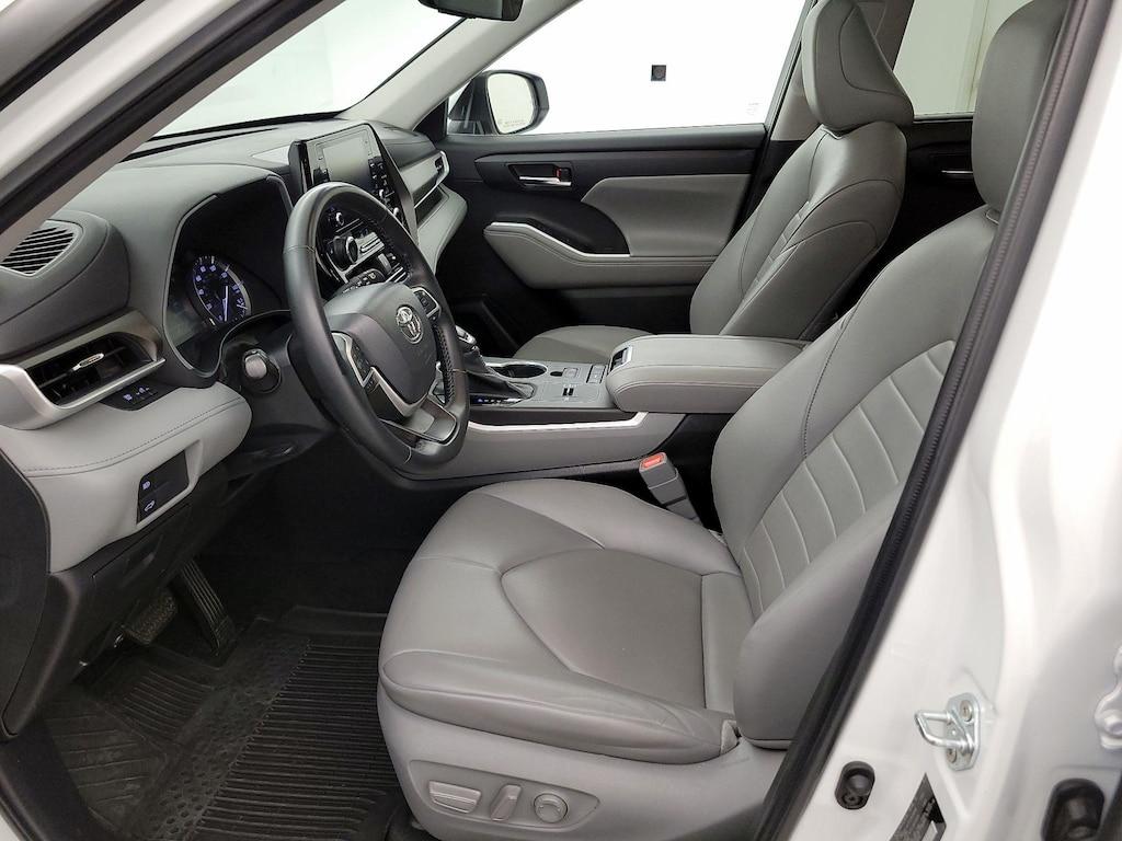 used 2022 Toyota Highlander car, priced at $36,998