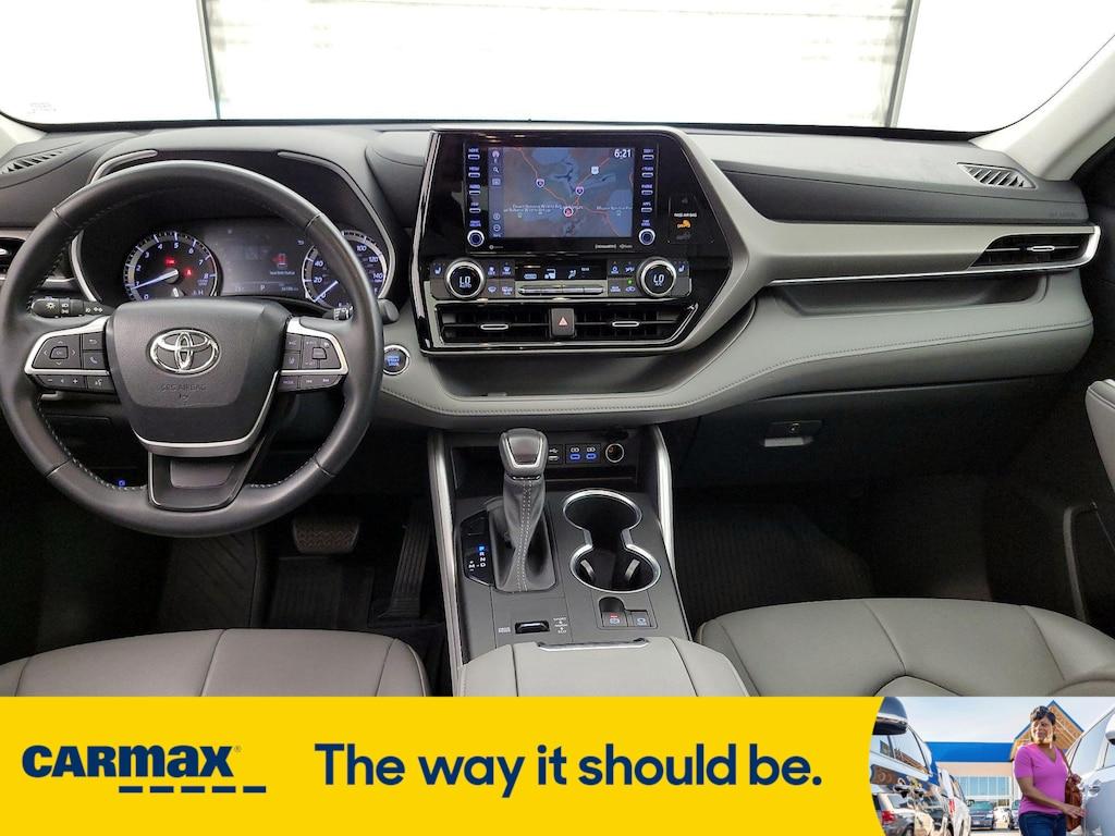 used 2022 Toyota Highlander car, priced at $36,998