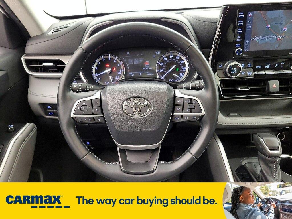 used 2022 Toyota Highlander car, priced at $36,998