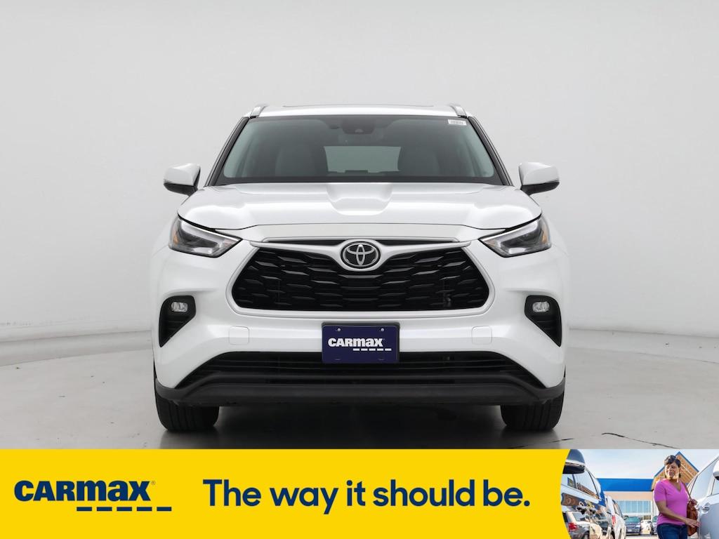 used 2022 Toyota Highlander car, priced at $36,998