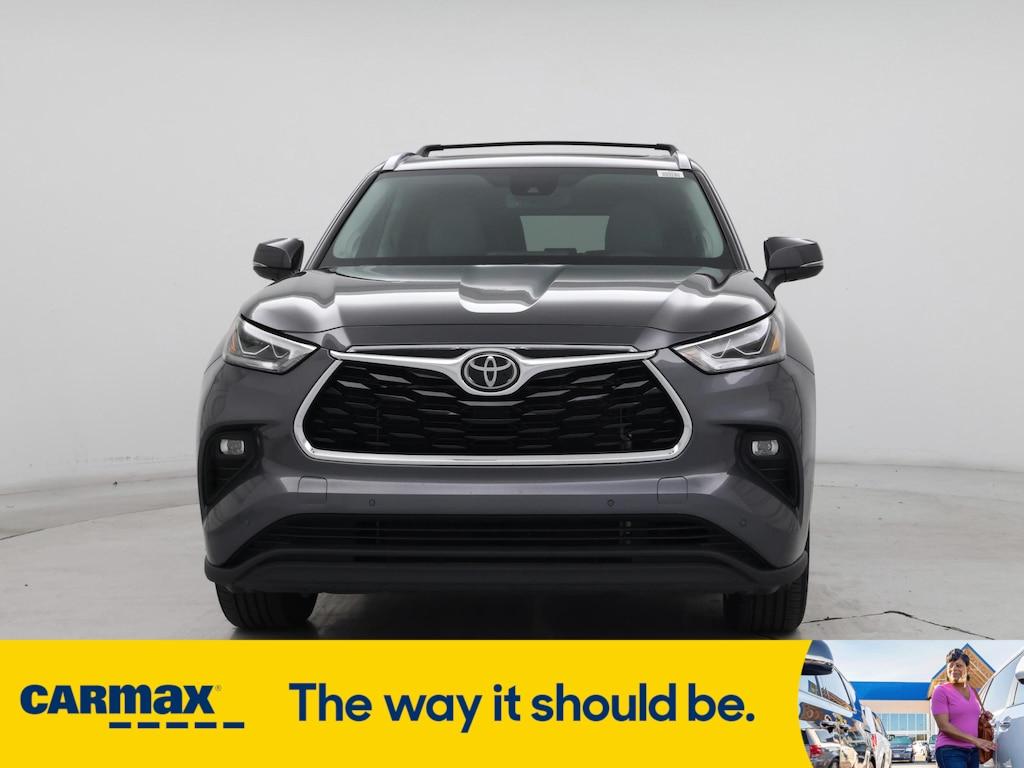 used 2022 Toyota Highlander car, priced at $35,998
