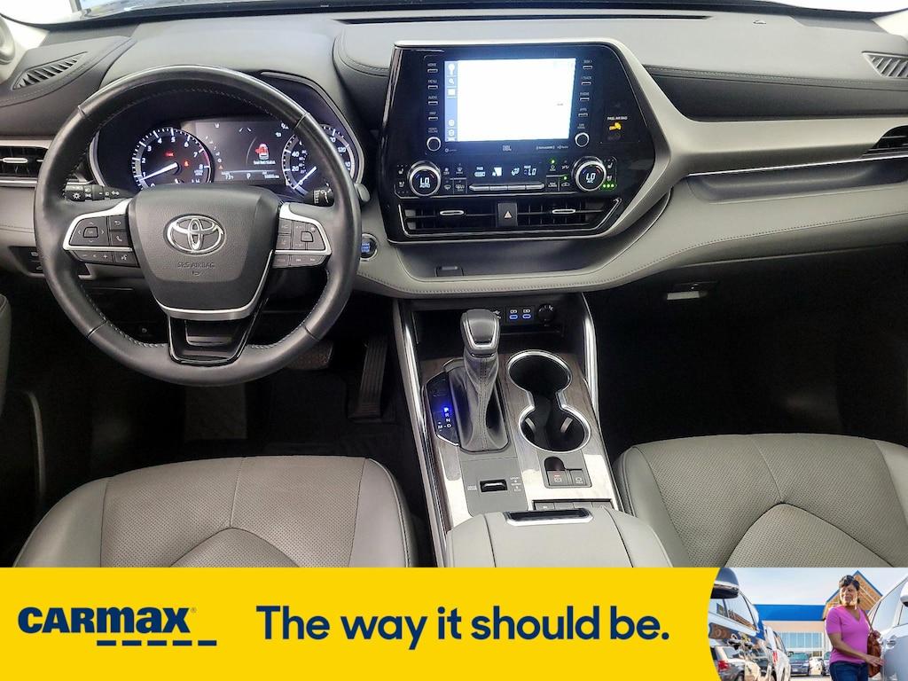 used 2022 Toyota Highlander car, priced at $35,998