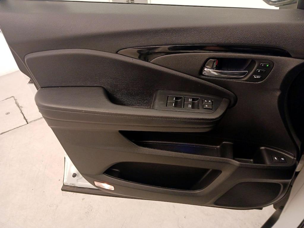 used 2022 Honda Pilot car, priced at $33,998