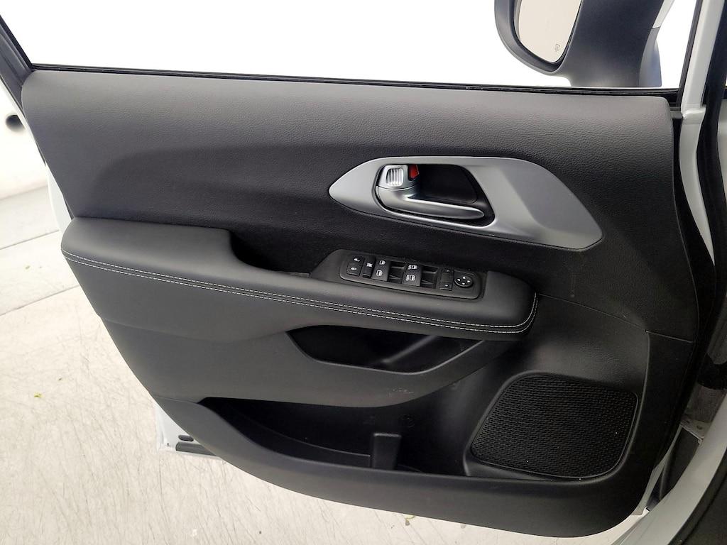 used 2023 Chrysler Pacifica car, priced at $32,998