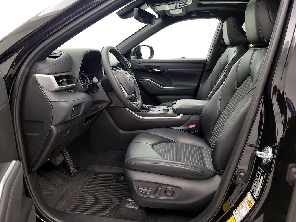 used 2022 Toyota Highlander car, priced at $42,998