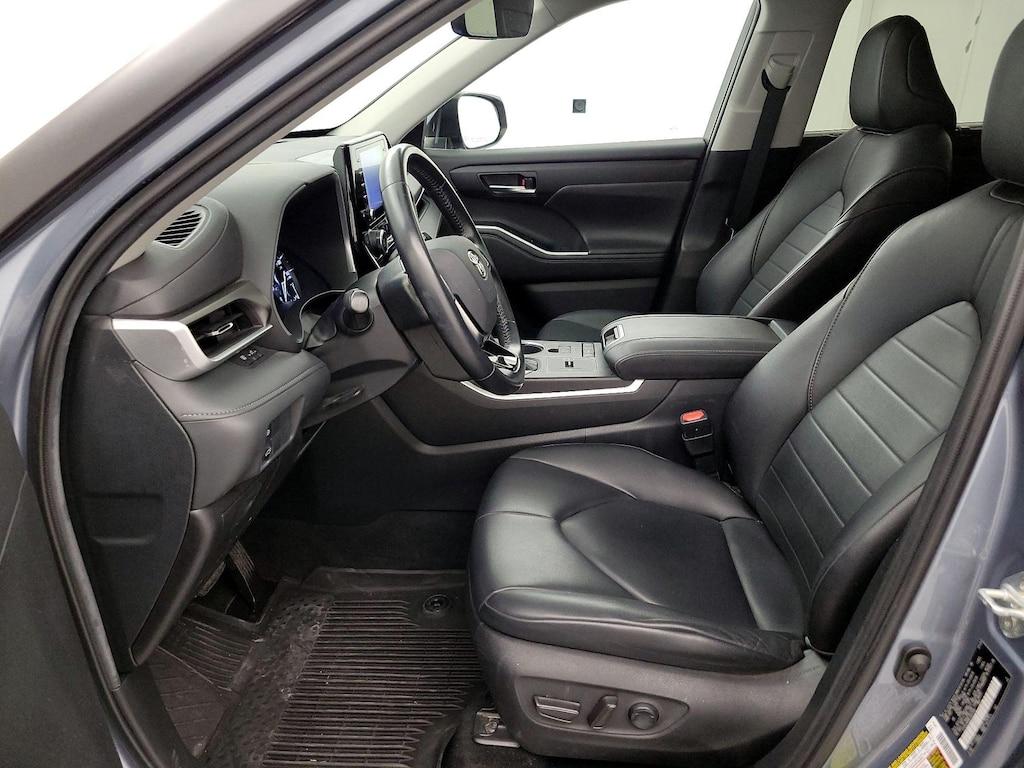 used 2020 Toyota Highlander car, priced at $32,998