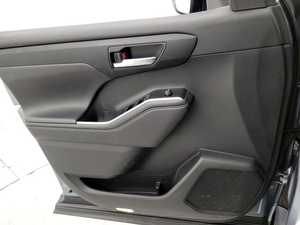 used 2020 Toyota Highlander car, priced at $32,998